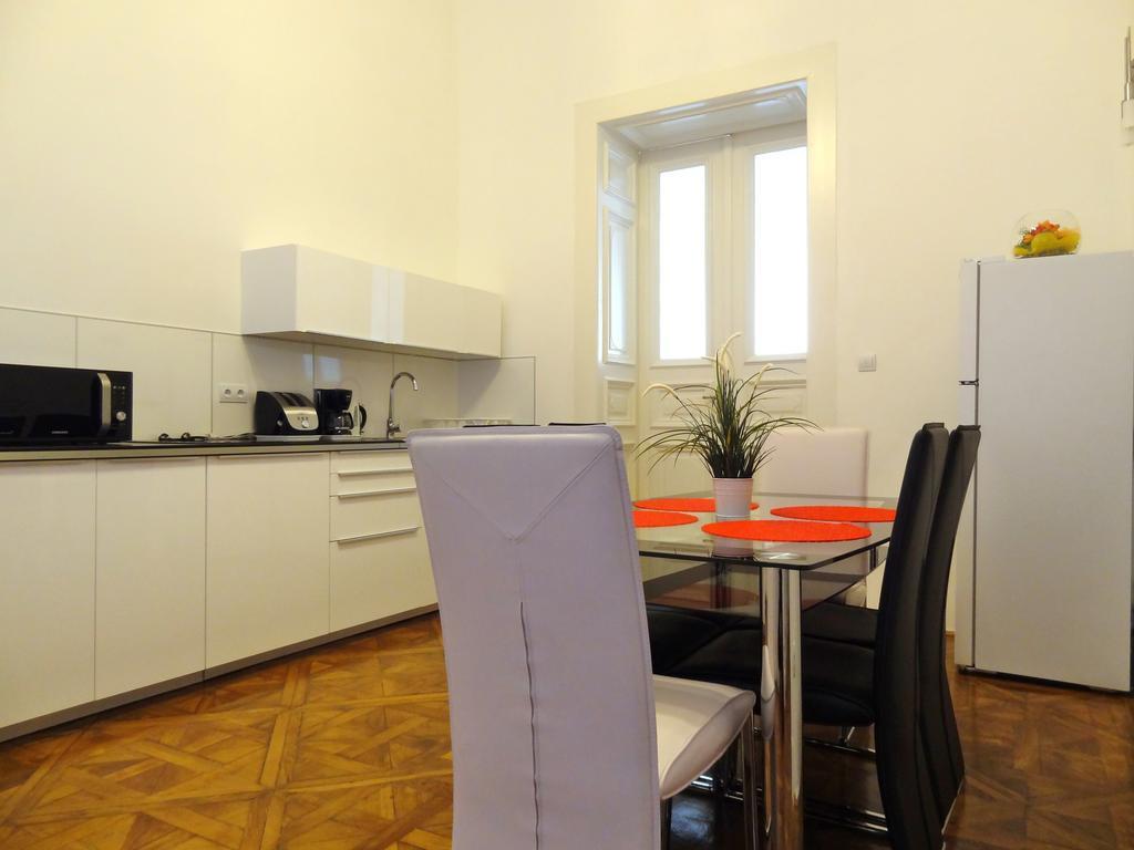 Erzsebet Boulevard Apartment بودابست المظهر الخارجي الصورة